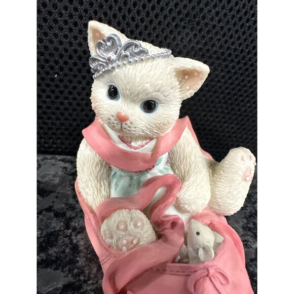 Set Of 3 Ceramic Cat Figurines In Raincoat & Bag With Playful Accessories - Picture 8 of 13